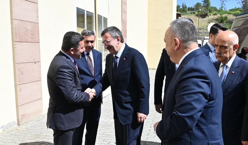 Başkan Rasim Arı, Uluslararası Jeotermal Yatırım Zirvesine Katıldı