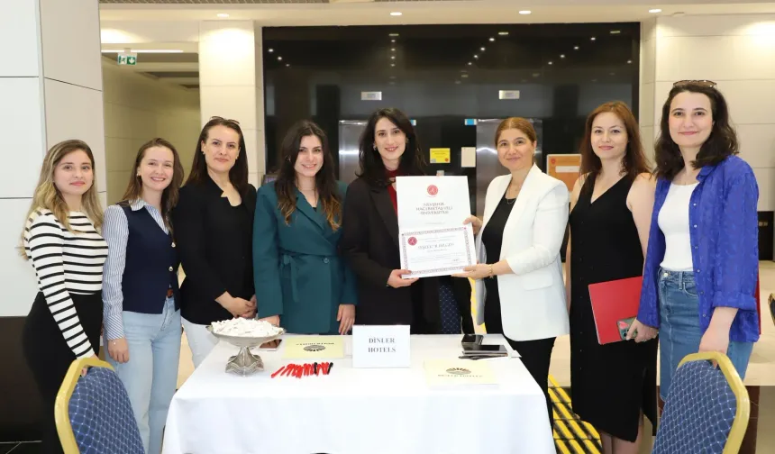 Otel ve acenta yöneticileri öğrencilerle buluştu