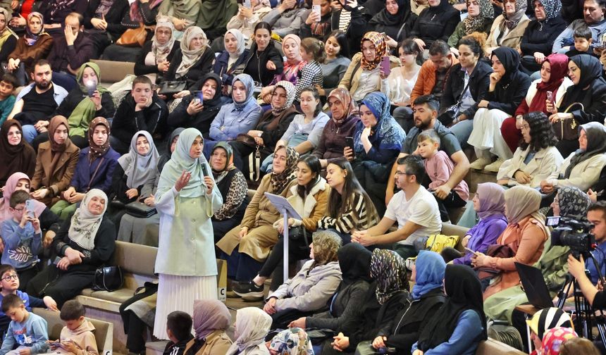 Aile Danışmanı Saliha Erdim Nevşehirliler ile Buluştu