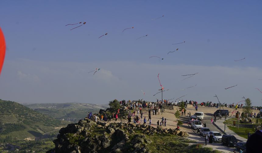 Nevşehir Kahveci Dağı’nda Festival Havasında “Uçurtma Şenliği”
