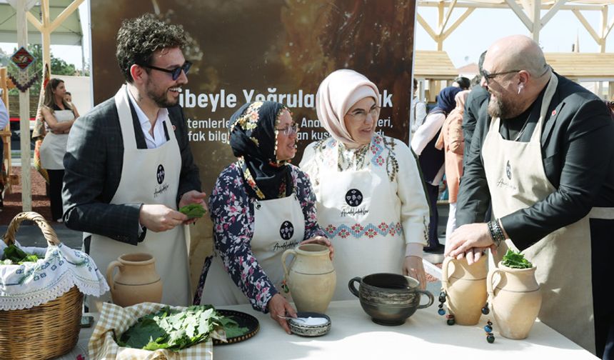 Emine Erdoğan Ürgüp'te üzüm yaprağı salamurası yaptı