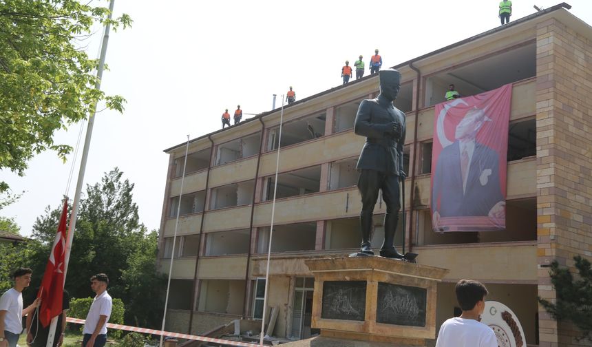 Nevşehir'de İnşaat İşçilerinin 'İstiklal Marşı' Hassasiyeti