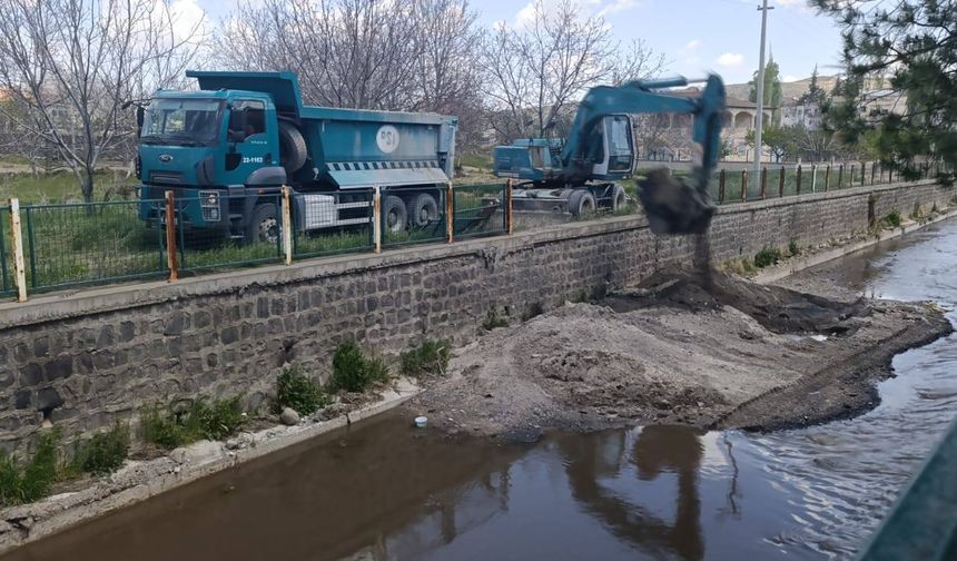 Nevşehir'de dere ıslah çalışmaları devam ediyor