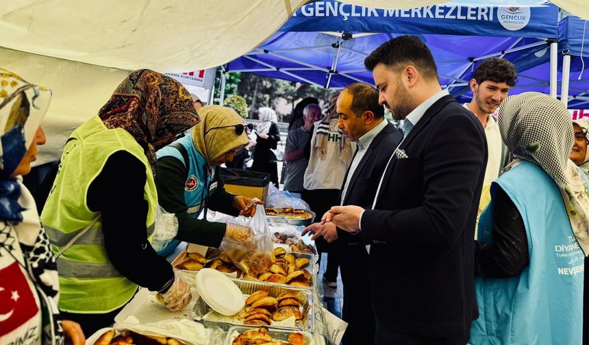 Aygün'den Gazze yararına yapılan kermese ziyaret