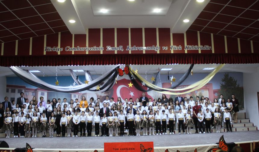 Altınyıldızlı 3.Sınıflardan Muhteşem Anneler Günü Programı