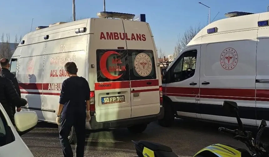 Nevşehir'de motosiklet önce yayaya, ardından otomobile çarptı