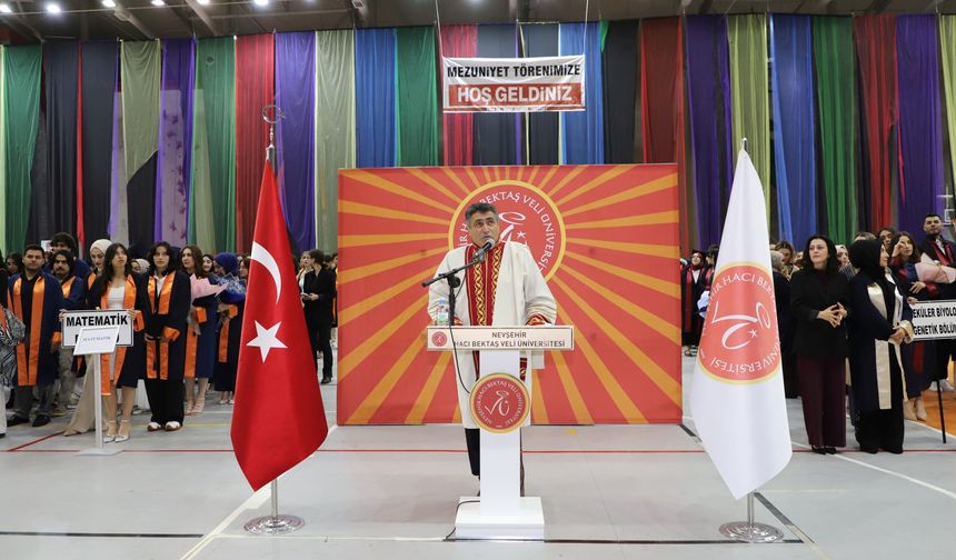 Rektör Aktekin Fen Edebiyat Fakültesi’nin 16. Mezuniyet Törenine Katıldı