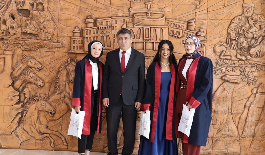 Rektör Aktekin Dereceye Giren Mezun Öğrencileri ve Ailelerini Misafir Etti