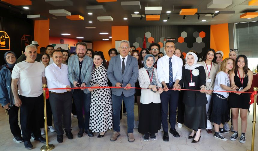 NEVÜ'de “Yapay Zekâ ve Tasarım Sergide Bir Arada” Projesinin Final Etkinliği Gerçekleştirildi