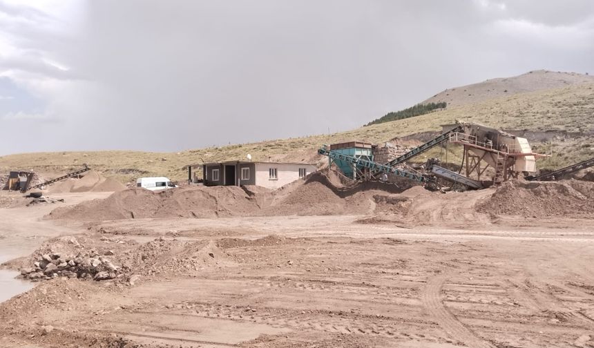 Herkes Arsa Satarken O Arsa Alıyor