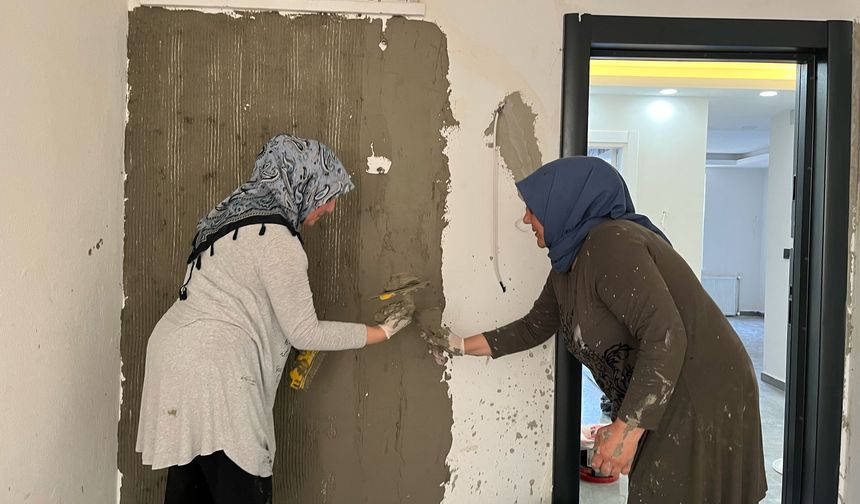 Nevşehir'de duvarlara kadın eli değdi