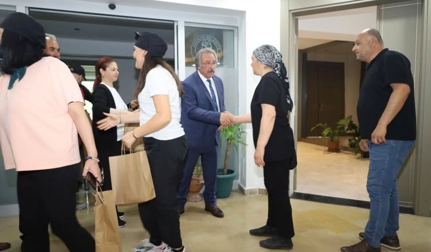 Başkan Sarıtaş belediye personeli ile bayramlaştı