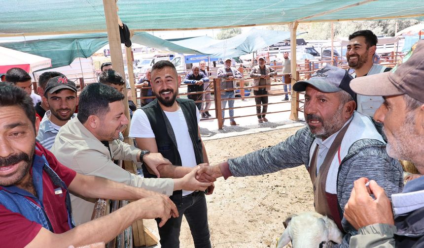 Başkan Rasim Arı kurban pazarlığında arayı buldu