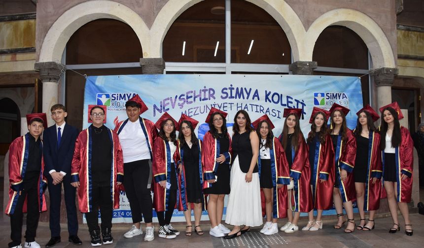 Nevşehir Simya Koleji 8. Sınıf Öğrencilerinin Coşkulu Mezuniyet Töreni
