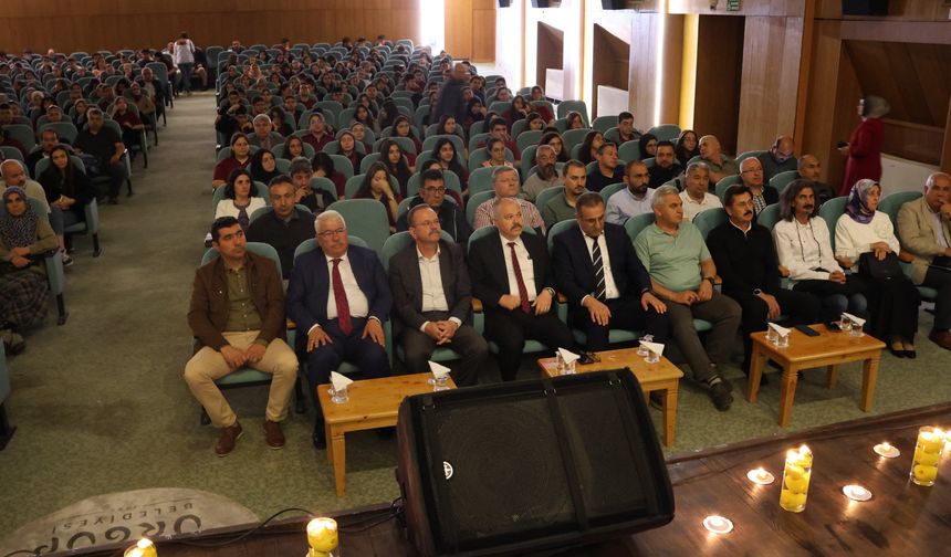 Ürgüp'te Şiir ve Türkü Dinletisi Yankılandı