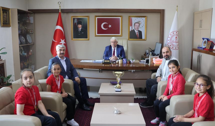 Minik Şampiyonlardan, İl Millî Eğitim Müdürü Yusuf Yazıcı’ya Ziyaret