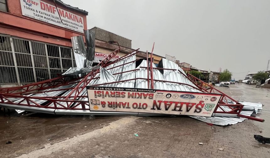 Nevşehir'de rüzgardan bir iş yerinin çatısı uçtu!