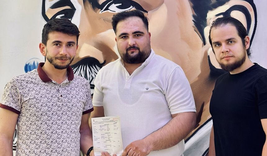 Gençlik Kolları Başkanı AK Parti'ye geçti