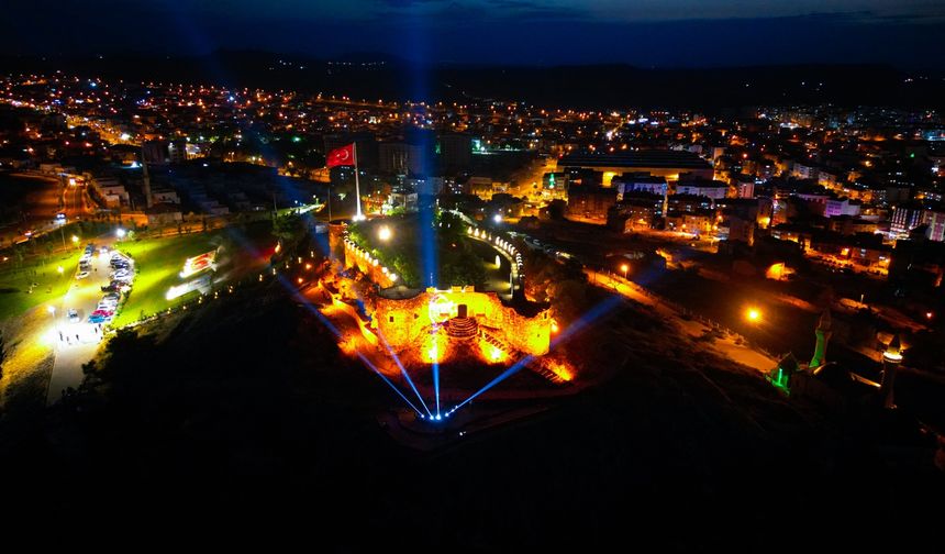 Nevşehir'de 15 Temmuz Gecesini Aydınlatan Işık; Ay Yıldız