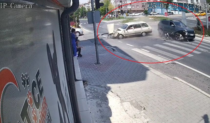 Nevşehir’de Kavşakta Korkutan Kaza! (Video)