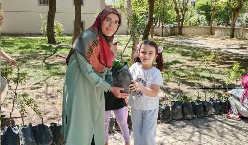 Nevşehir Yaz Kur’an Kursunda Her Çocuğa Bir Badem Fidanı