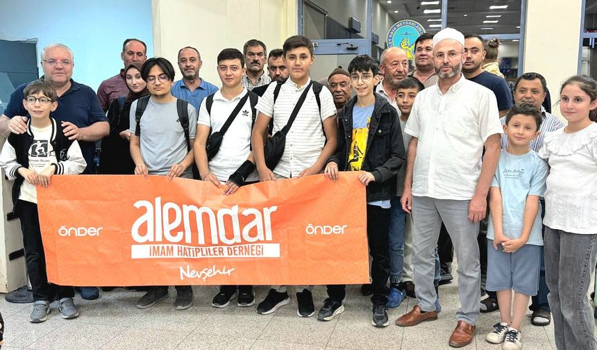 Nevşehirli Öğrenciler Dualarla Umre’ye Uğurlandı