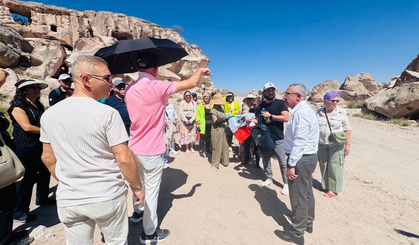 Meksikalı Turistler Gülşehir’de Açıksaray’ı Keşfetti