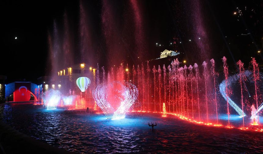 Nevşehir'de Muhteşem Su ve Işık Gösterisi