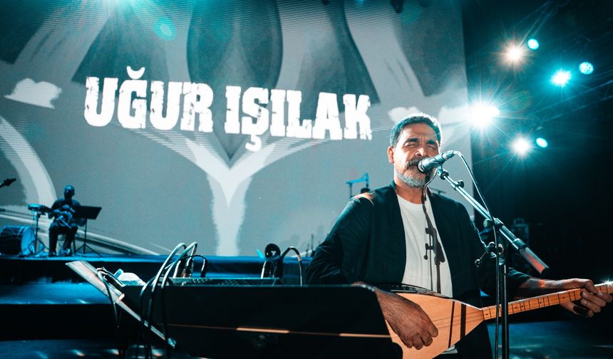 Nevşehirliler Uğur Işılak ile Eğlendi