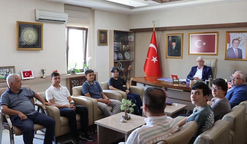 Umre Ödüllü Öğrenciler, İl Müdürü Yazıcı ile Buluştu