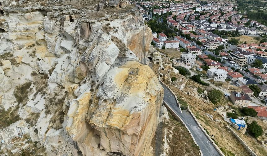 Ürgüp’te kaya düşme tehlikesi: 3 ev tahliye edildi!