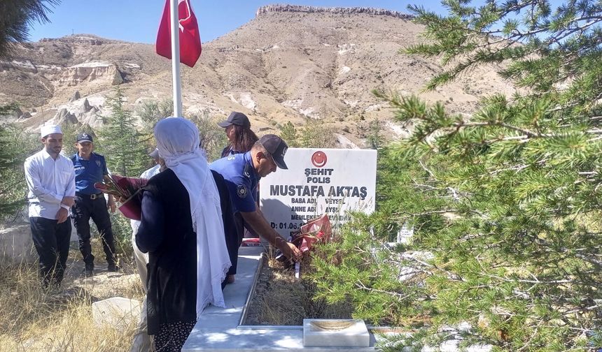 Nevşehirli Şehit Polis Mustafa Aktaş, Kabri Başında Anıldı