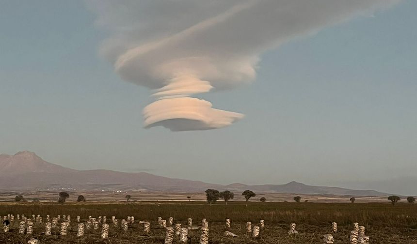 Kayseri Tomarza’da İlginç Bulut Görüntüleri Hayran Bıraktı