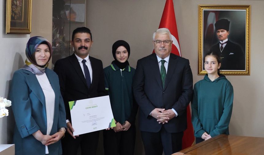 Nevşehir Gazi Ortaokulu’na “Çevre Beratı” Ödülü Takdim Edildi