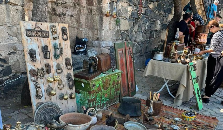Nevşehir Kalesi’nde Antika Pazarı Kuruldu
