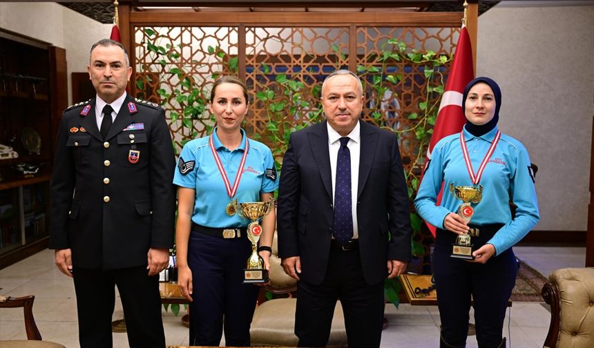 Nevşehir Jandarma Gücü Atlı Okçuluk'ta kupaları topladı