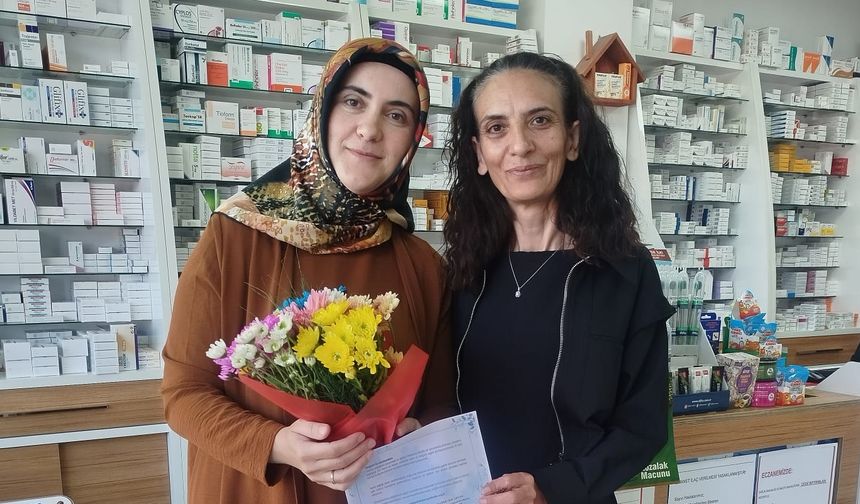 AK Parti Kadın Kollarından Dünya Eczacılar Günü Ziyareti