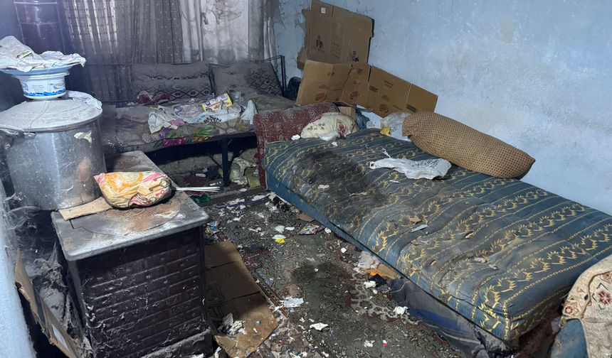 Annesinin Cansız Bedeniyle Aynı Odada Yaşadı