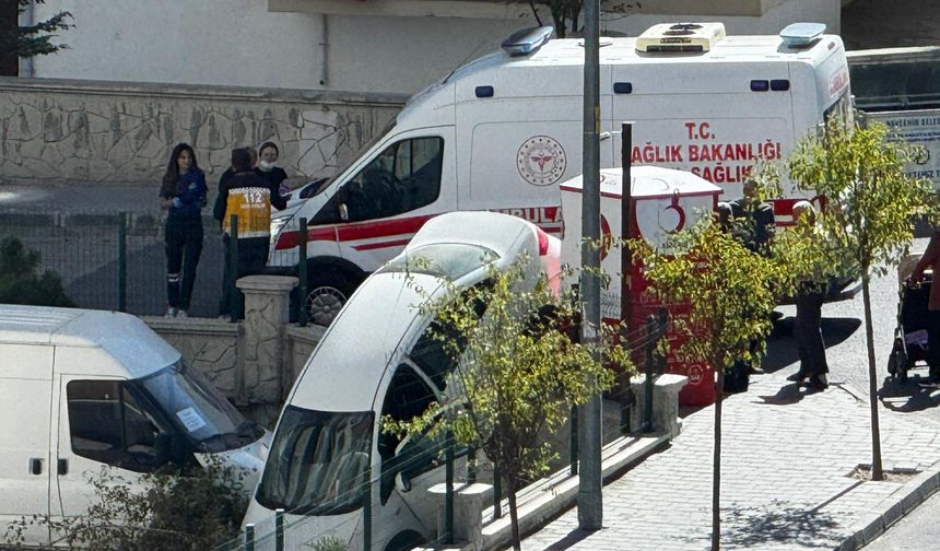Nevşehir'de Otomobil Apartman Bahçesine Düştü