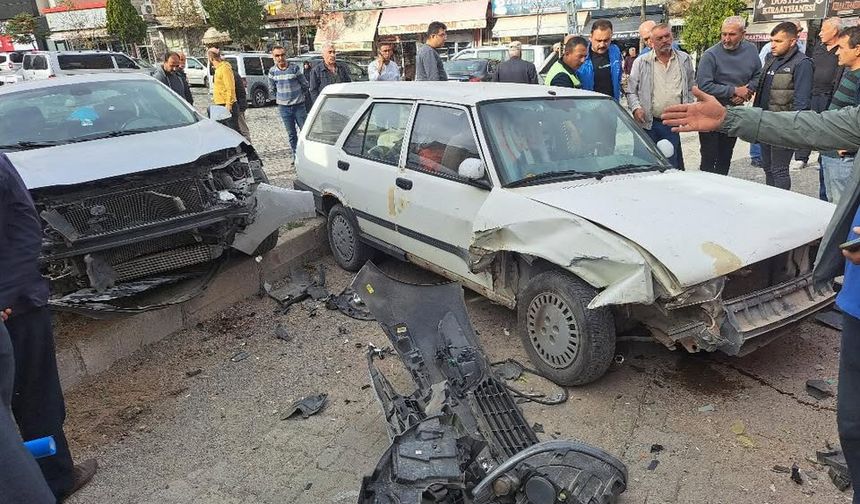 Nevşehir Kasaplar Çarşısı’nda Maddi Hasarlı Trafik Kazası