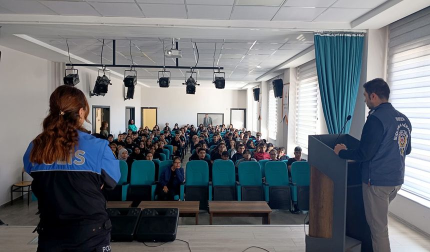 Nevşehir Emniyeti Öğrencilere Siber zorbalığı anlattı
