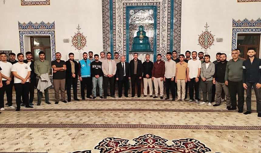 Nevşehir'de üniversite öğrencileri camide buluştu