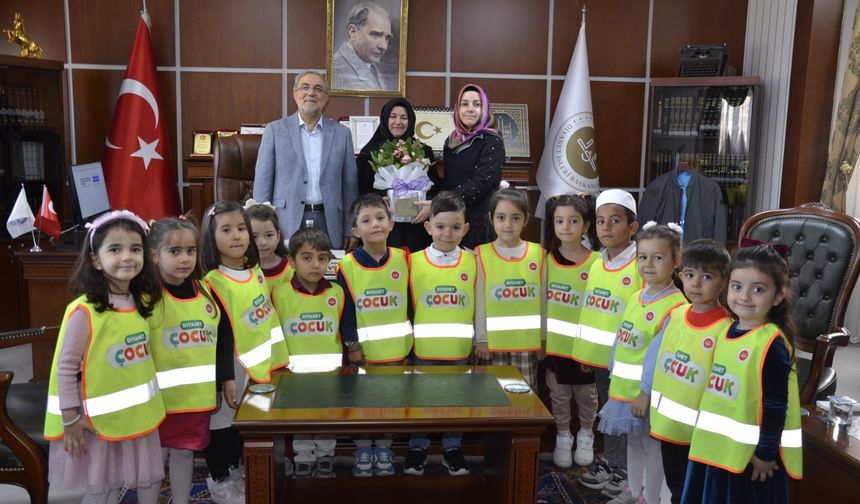 Nevşehir Müftüsüne Miniklerden Anlamlı Ziyaret