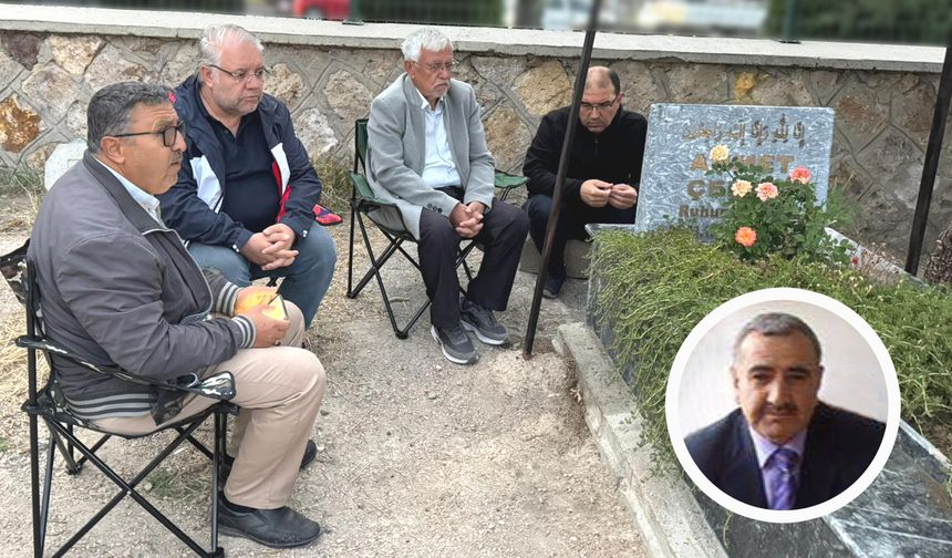 Ahmet Çelebi Hocamız Kabri Başında Dualarla Anıldı