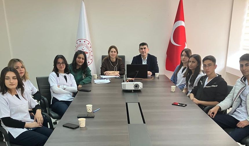 Nevşehir İl Sağlık Müdürlüğü’nden Stajyer Öğrencilere İş Sağlığı ve Güvenliği Eğitimi