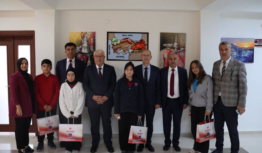 Nevşehir'de Cumhuriyet Temalı Resim, Şiir ve Kompozisyonda Dereceler Sahiplerini Buldu