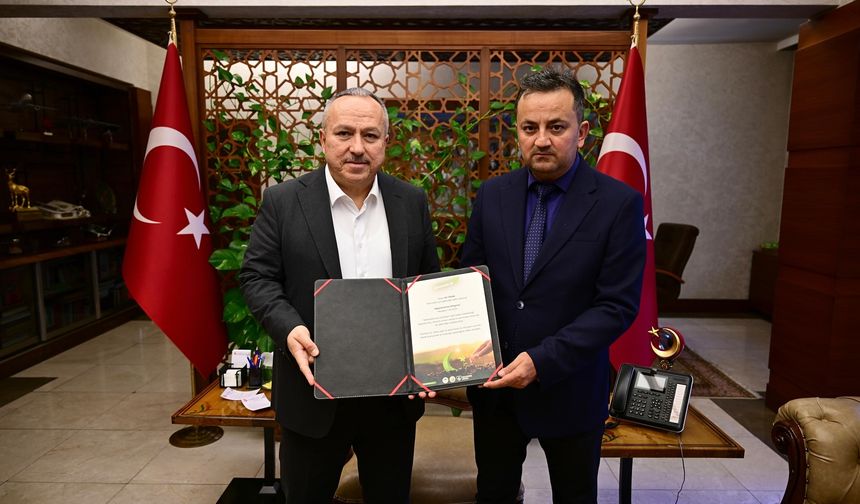 Nevşehir Valisi Fidan, “Geleceğe Nefes” Kampanyasına Fidan Bağışladı