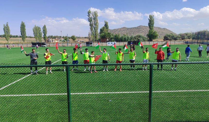 Nevşehir Acıgöl’de U-19 Maçında Gazze’ye Destek Gösterisi