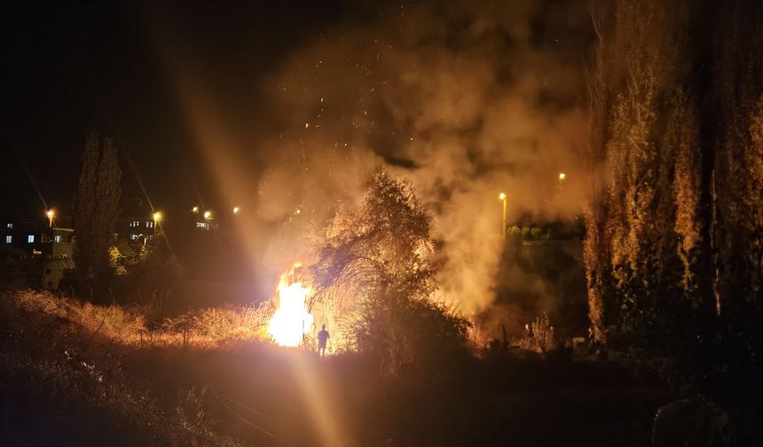 Nevşehir Sulusaray’da Geceyi Alevler Aydınlattı!