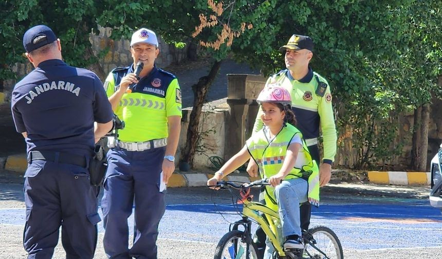 Nevşehir Trafik Jandarmasından Okullarda Trafik Güvenliği Seferberliği